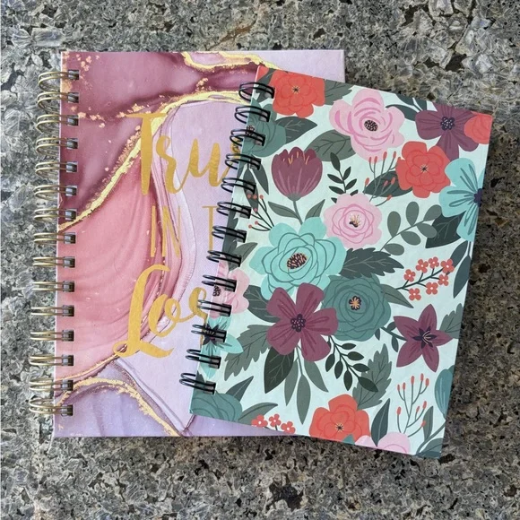 Notebook bundle - Picture 1 of 8